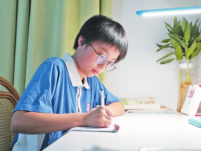 2021年梅州新时代好少年李思宇：志当存高远 行当积跬步