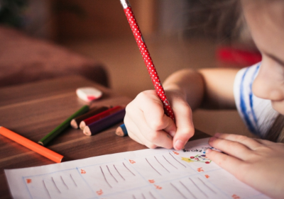 教育部：不得以任何名义设置重点班，小学一二年级不进行纸笔考试