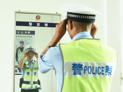 56岁的他，是五华交警队里的老“新兵”！