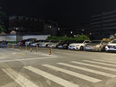 通行有序！梅城学府公馆小区门口车辆乱停放现象得到改善