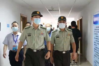 梅州市委常委、军分区政委陈煜昌到兴宁检查指导征兵体检工作