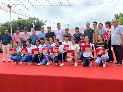 “富口袋”更要“富脑袋”！五华县水寨镇坝心村表彰中高考优秀学子