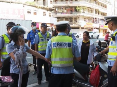 五华县持续整治违规占用公共停车位 