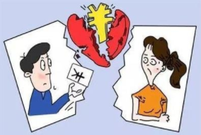 太冲动！因经济纠纷，丰顺一男子当街殴打女子并剃其头发...