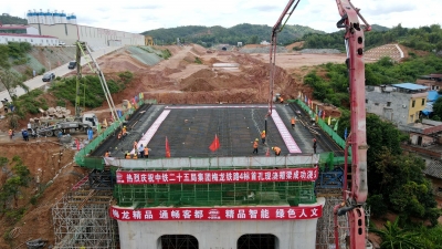 重大进展！梅龙高铁首孔现浇箱梁浇筑