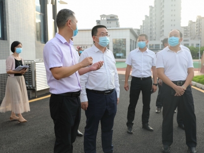 陈金銮检查疫情防控和开学准备工作