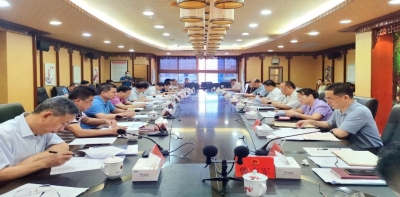 市人大常委会召开党组理论学习中心组学习会和党组会议：加强党的全面领导 扛起人大使命担当