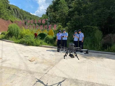 无人机出动！蕉岭公安深入开展“铲毒瘤”工作