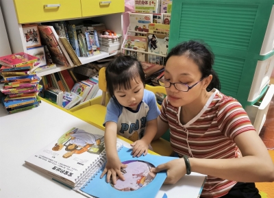 搭建“专属”读书角，一家人与书为伴！梅州市“十大优秀书香家庭”张丽苑家庭