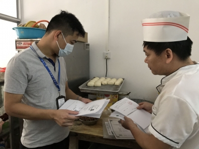 保障群众“舌尖”安全！梅江区市场监管部门对他们的“亮证”、“三防”情况开展检查