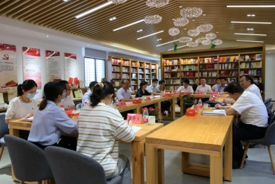 余其豹参加所在党支部专题组织生活会