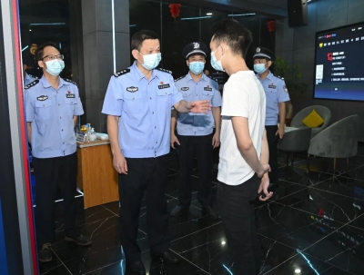 出动警力815人次，兴宁公安开展社会治安大清查统一行动 