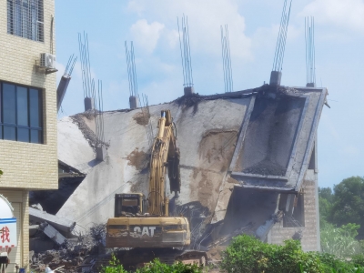 占用基本农田建房，屡劝不改，强拆！