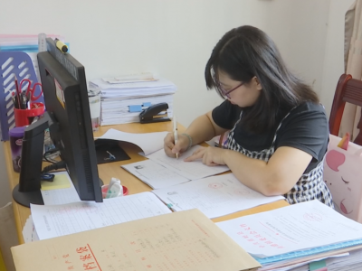 公路修好了，竹海公园做好了，村里一片新气象...这些都要感谢她！