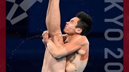 包揽金银！曹缘夺得跳水男子10米台金牌 杨健夺得银牌