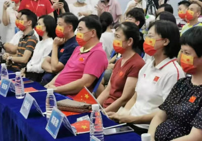 今天，父母“隔空”为在东京奥运会的女儿陈清晨打气！来看梅州日报专访陈父母...