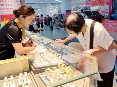 国际金价持续震荡，市民如何把握黄金投资机遇？听听专家怎么说...