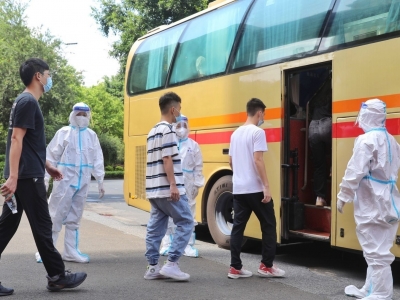 聚焦全会丨全面打赢疫情防控保卫战！到点到位落实常态化防控措施