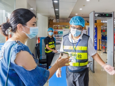 进站先扫码测温！梅州“铁公机”各站场扎实做好常态化疫情防控