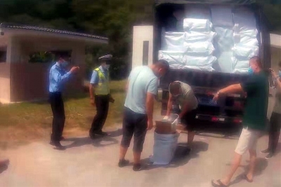 涉案金额达33.95万元！梅县警方高速路上查获一起运输假烟案