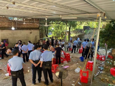 蕉岭一赌博窝点被端！67人被带走调查！