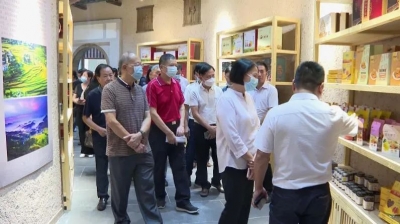 中山市关工委主任韩泽生一行到大埔学习调研