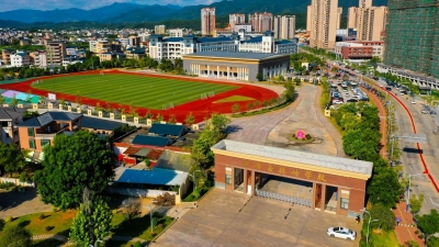 体育课由语文老师教？没错！为了让学生每天练一练身子，蕉岭这学校推新模式