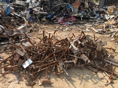 见“材”起意！二人勾结盗窃工地建材，抓！