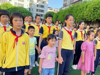 哥哥姐姐牵手“小不点”“犇”向新学期！蕉岭各学校开学啦