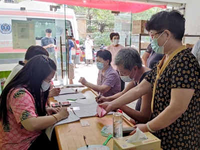 疫苗接种进小区！梅江区大园社区的群众为“家门口”的暖心服务点赞!