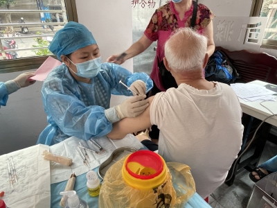 送“苗”上门，移动接种零距离！梅江区西郊街道组织现场接种新冠疫苗服务