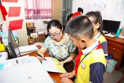 “把学生当作是自己的孩子一样爱护！”她，扎根大山任教26年...