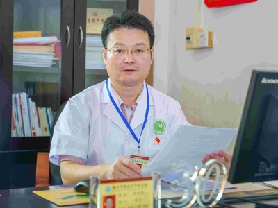 深耕中医32载，一片丹心谱华章！他是，梅县区中医医院院长冯华坚
