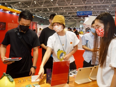 突出红色基调 展馆亮点纷呈！梅州文创企业参加深圳文博会侧记之一