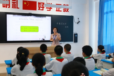 年轻的“老师傅”！这位80后成为兴宁最年轻的特级教师