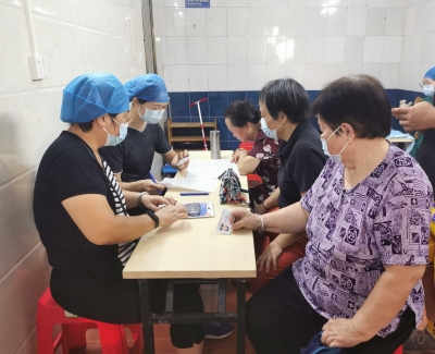 “移动接种”暖人心！梅江区鸿都社区的老年人可在家就能接种疫苗啦