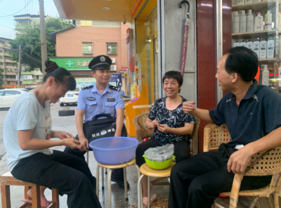 社区民警曾繁富：咬定青山不放松