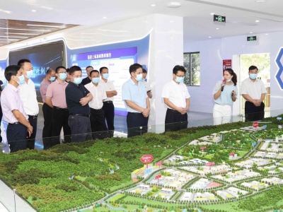 尖峰笔丨善借他山之石 巧琢己身之玉  