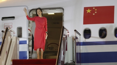 孟晚舟顺利回到祖国，网友：仿佛是自己的亲人回来