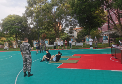 抽题回答、提问应答、体能测试...7名应征女青年接受综合素质考评