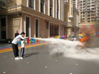 现场上演“萌娃快跑”！消防安全教育走进梅县区这家幼儿园