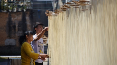 细长如线，柔韧有弹性！传承300多年的汤南面线，是这样制作的…