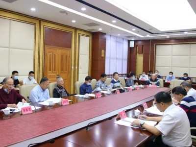 宋才华主持召开兴宁市老干部座谈会：汇聚各方智慧 共推振兴发展