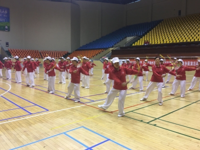 轻松欢快的舞蹈、刚劲有力的拳法...这场健身展演，爷爷奶奶们精神抖擞！