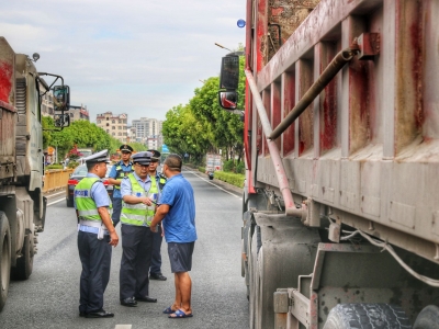 严查货车超限超载、7至9座载客汽车交通违法行为！蕉岭公安开展百日整治行动