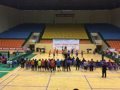 扣球、吊球、呐喊、欢呼...梅州举行老年人气排球比赛