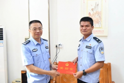 暖警心、鼓士气！五华公安开展送奖上门活动