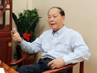 国际宇航科学院院士何质彬接受梅州日报记者专访：家乡的发展，人才是关键