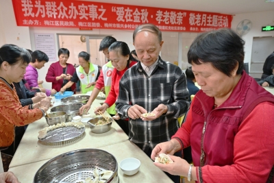 暖！今天，他们为梅城这些特殊困难群体送去了爱心