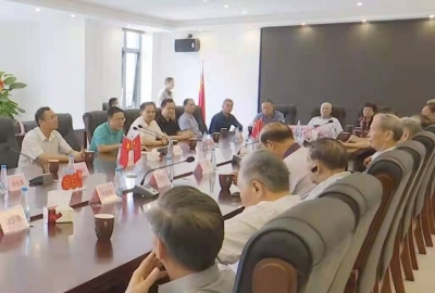 蕉岭县组织离退休老干部参观考察经济社会发展情况